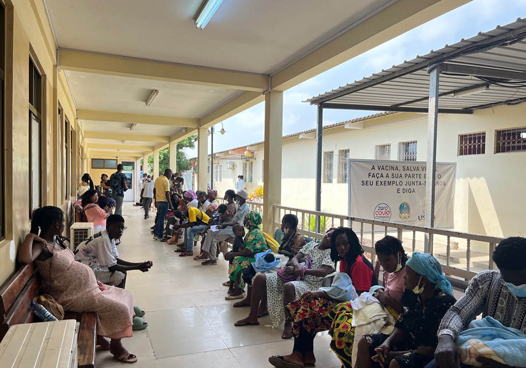 30 April 2024, Angola, Luanda: Pregnant women and mothers with newborns wait in long queues for pre- and post-natal appointments at Cajueiro Hospital. In Germany, it is almost unthinkable for a baby not to receive a birth certificate. In many African countries, however, only every second child under the age of five is officially registered, according to the UN Children's Fund Unicef. Photo: Kristin Palitza/dpa (Photo by Kristin Palitza/picture alliance via Getty Images)